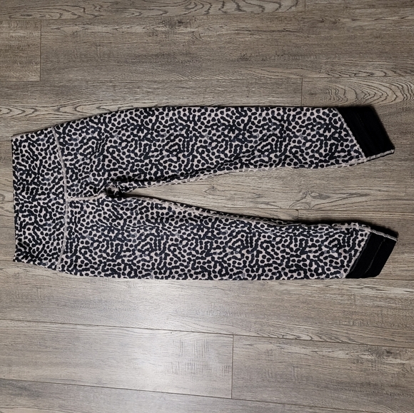 Lululemon High Times Pants Wrap Mesh Ace Spot Grain Black Size 6 Luon 25" - Picture 2 of 4